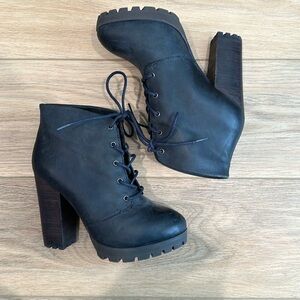 Steve Madden Black Lace Up Bootie